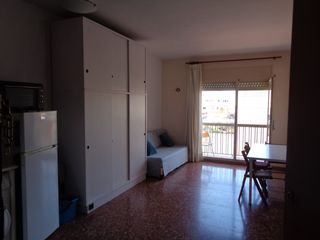 Location Appartement  Carrer de la providència. Luminoso apartamento tipo estudio con balcón en zona tranquila d