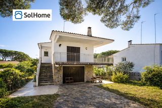 Casa a Carrer olives 25. Cerca de la playa cala montg� y del parque natural del montgr�