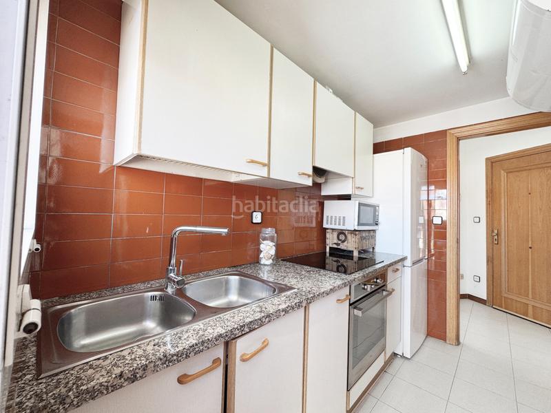 Foto 19cb86fe-b71b-46d7-9d53-dcc2f1e5814c. Apartamento en avinguda de montgó 9 con vista lateral al mar en Escala (L´)