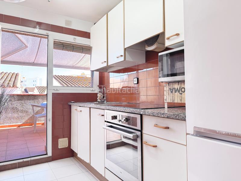 Foto 5d86f9f8-8481-4828-8303-cc8cd8e75b49. Apartamento en avinguda de montgó 9 con vista lateral al mar en Escala (L´)