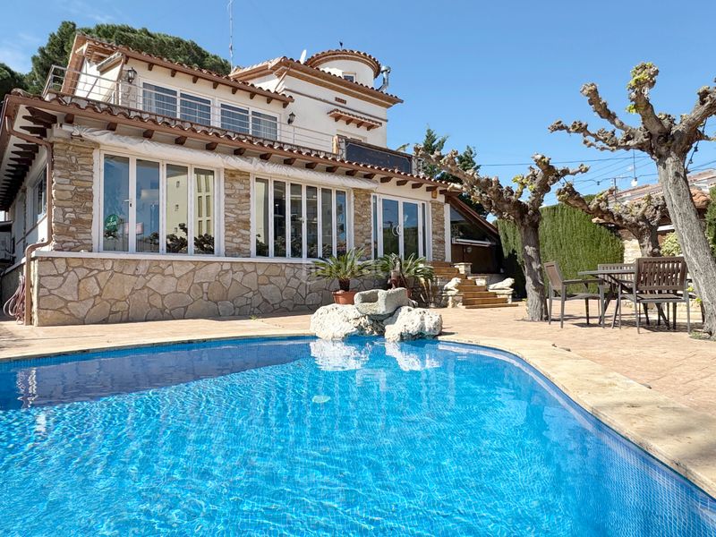 Foto 4f943479-0a04-42ae-9c76-e961a05cde22. Chalet in carrer de figueres 1 in Riells Escala (L´)