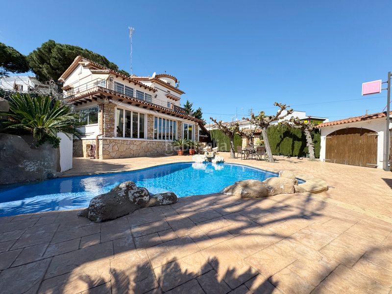 Foto 5c34fcbb-f17c-409b-b550-4aa47e52df31. Chalet in carrer de figueres 1 in Riells Escala (L´)
