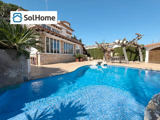 Chalet in Carrer de figueres 1. A 50 metros de la playa