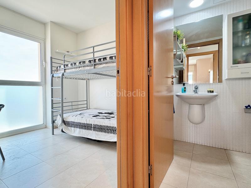 Foto 50cbbc25-d870-4521-9738-2038b713016f. Apartamento en avinguda Riells 94 primera línea de playa en Escala (L´)