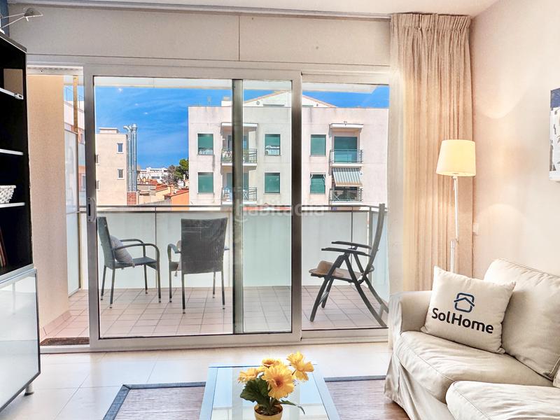 Foto a1a5d061-a713-4d17-bf58-6371b95eaf8d. Apartamento en avinguda Riells 94 primera línea de playa en Escala (L´)