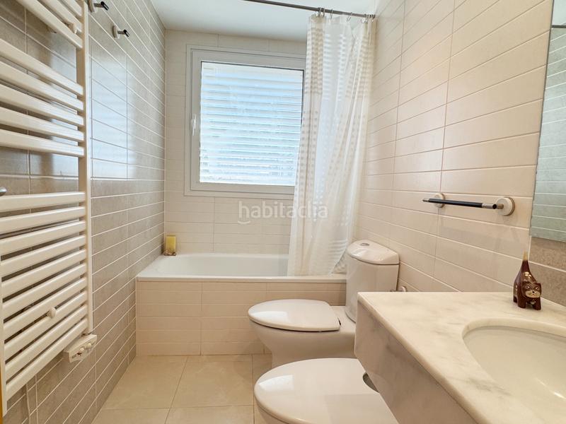 Foto a9b4693c-8b7a-431e-bbc3-6475bd84cfe9. Apartamento en avinguda Riells 94 primera línea de playa en Escala (L´)