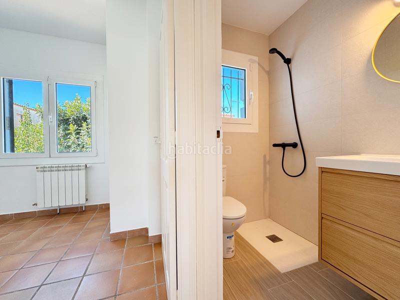 Foto 5da34c7a-e757-4d6a-8e32-4a5888499864. Maison jumelée avec cheminée chauffage parking piscine dans Escala (L´)