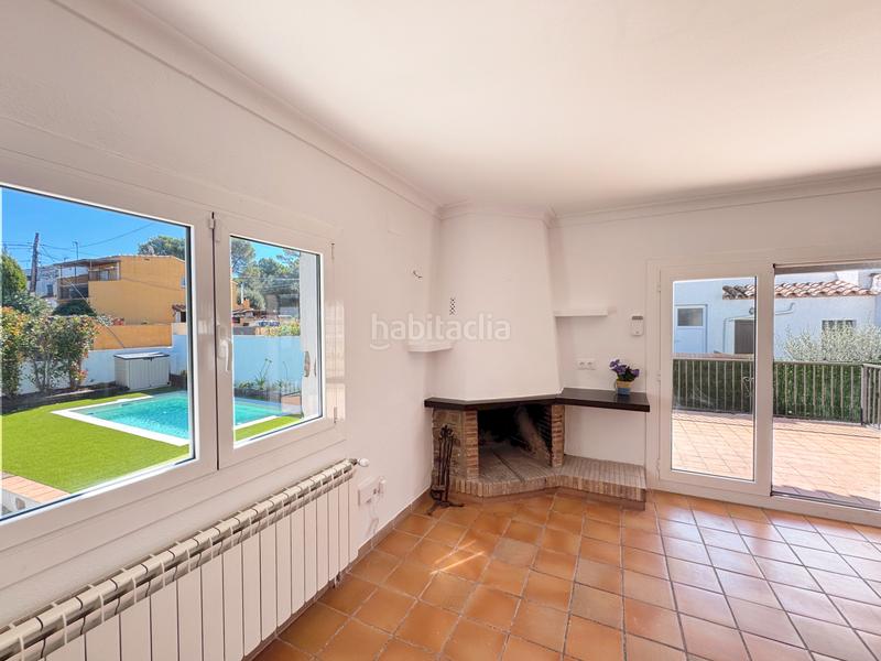 Foto 9eb7f4ad-bd7a-4bd9-a3fc-91449e9eb431. Maison jumelée avec cheminée chauffage parking piscine dans Escala (L´)