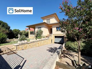 Casa a Carrer de l'escala 15. Con piscina privada y licencia tur�stica