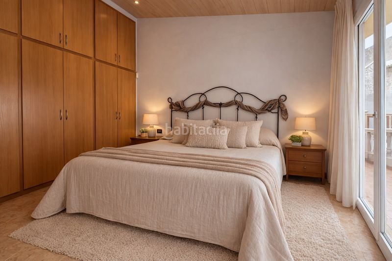 Foto 4a8f458d-0283-4ccc-80ff-f40a982514f2. Semi detached house in carrer gavià 13 in Eixample Residencial Escala (L´)