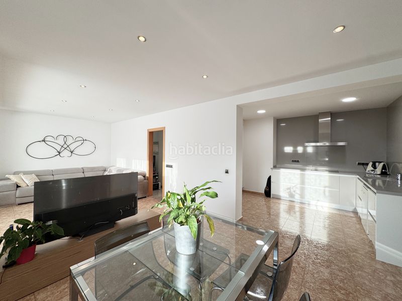 Foto ab5cb059-8050-4c57-825d-2394906c769c. Semi detached house in carrer gavià 13 in Eixample Residencial Escala (L´)