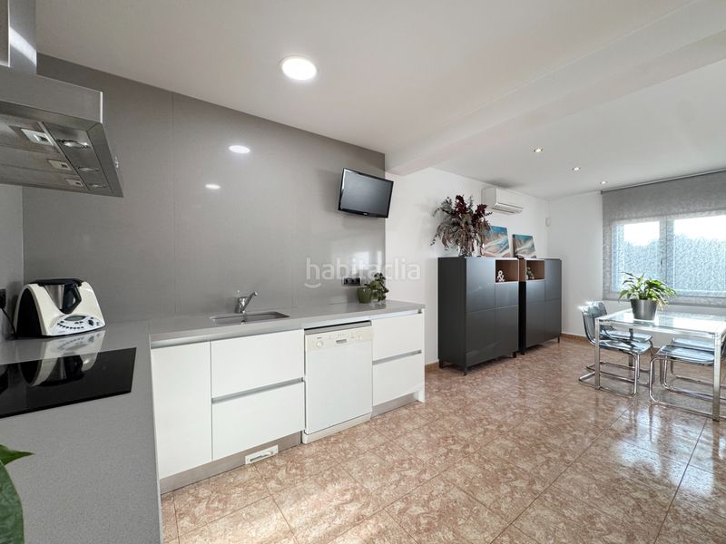 Foto edaa5da5-b12b-4f8a-aaed-3103e2b910f0. Semi detached house in carrer gavià 13 in Eixample Residencial Escala (L´)