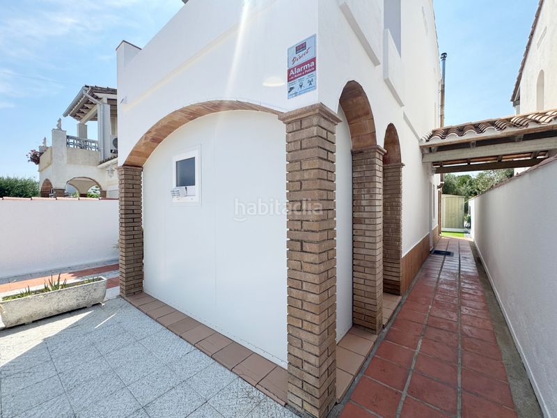 Foto 5cd58670-92b1-4d8d-82fd-1a9b82d4f8e9. Casa adossada amb calefacció aparcament a Montgó Escala (L´)