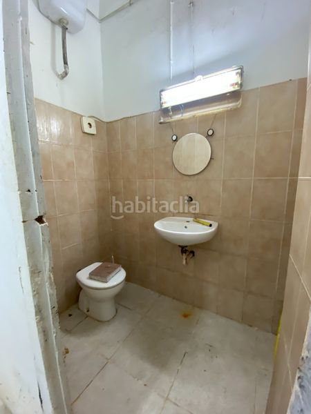 Foto 3f0032af-5776-42fc-8fb0-e7404904efba. Local comercial a carrer de milà 18 a Llatí Santa Coloma de Gramenet