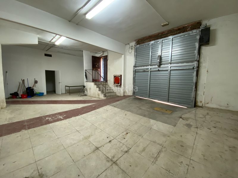 Foto b1c401c1-bc85-4fdc-8cbb-1ad9efc696e8. Local comercial a carrer de milà 18 a Llatí Santa Coloma de Gramenet