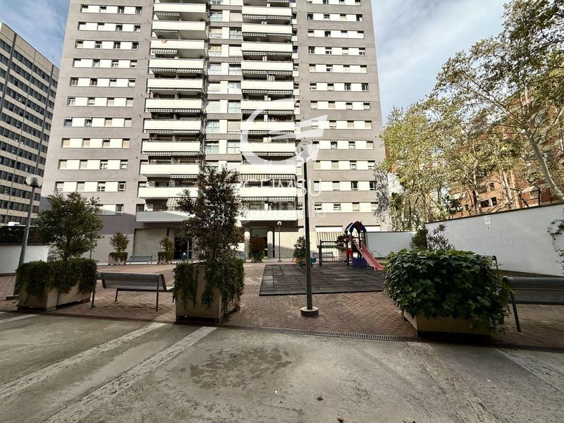 Foto 099385a1-7b60-45d0-86fd-19c8558f4753. Pis amb calefacció piscina a La Bordeta Barcelona