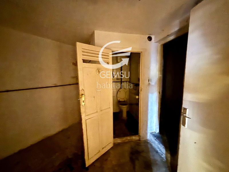 Foto f5a66b02-cd39-40ae-ab8a-d99f90c8669d. Local comercial a Dreta de l´Eixample Barcelona