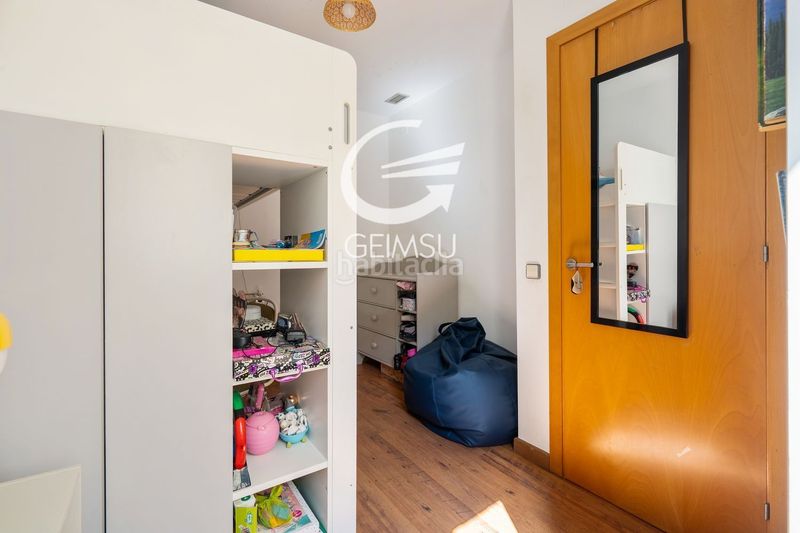 Foto 4bed37a1-45a6-4819-9435-fe74f972123d. Pis a Raval Barcelona