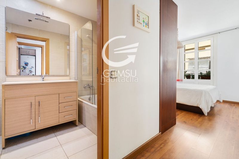 Foto 5c009b8d-97bb-4c28-913e-f994bb429310. Pis a Raval Barcelona