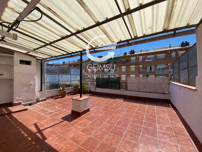 Foto 89a06c76-b0bb-4c59-b0be-00dab958c4aa. Àtic amb piscina a La Bordeta Barcelona
