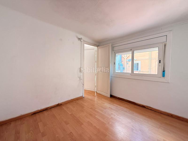 Foto b161b765-8822-46cd-ab54-af8124467402. Piso en Sants Barcelona