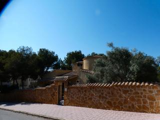 Chalet à Villamartín-Las Filipinas. Chalet de 800 m2 parcela y 325 m2 construidos con piscina privad