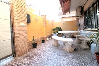 Casa en San Pedro del Pinatar. Vivienda en planta baja de 4 dormitorios y 2 ba�os, garaje cerra