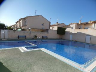 Casa adossada a Santiago de La Ribera. Chalet adosado esquina de 4 dormitorios y 2 baños con piscina co