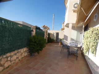 Maison jumelée à Santiago de La Ribera. Chalet adosado esquina de 4 dormitorios y 2 baños con piscina co
