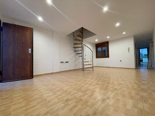Apartament a Los Peñascos-El Salero-Los Imbernones. Bungalow en planta 1ª tipo dúplex 2 dormitorios y 2 baños