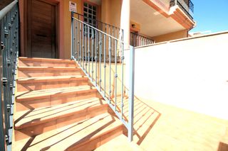 Casa en San Pedro del Pinatar. Dúplex con buhardilla de 4 dormitorios y 3 baños con sótano y so