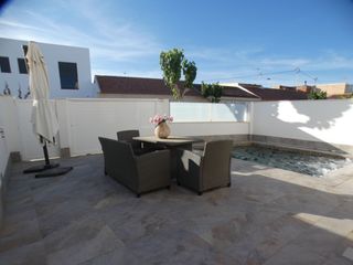 Maison jumelée à Los Peñascos-El Salero-Los Imbernones. Espectacular chalet adosado con piscina privada