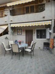 Xalet en Los Cuarteros. D�plex de 3 dormitorios y 2 ba�os con jard�n y patio