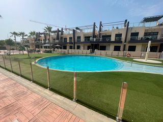 Casa a El Mojón. Bungalow en planta baja con piscina comunitaria a 300 m de la pl