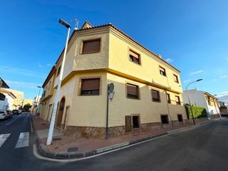 Casa adossada a San Pedro del Pinatar. Vivienda de lujo de 4 dormitorios y 3 baños con garaje  en san p