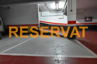 Parking voiture à Carrer de la murtra 41. Para coche pequeño o dos motos