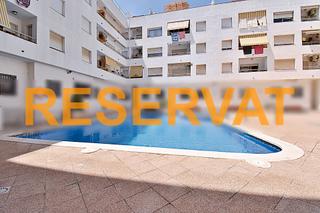 Piso en Centre. A 3 minutos de la playa, con piscina comunitaria