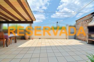 Casa a schiera in Gelida. Casa rústica equipada con placas solares y aerotermia