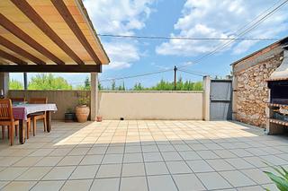Casa a schiera in Gelida. Casa rústica equipada con placas solares y aerotermia