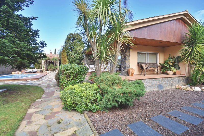 Foto 0034c7de-160f-4082-a1c7-bb62d6625bbb. Chalet mit kamin heizung parking pool in Cardedeu