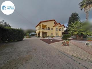 Maison à Bigues i Riells del Fai. Gran casa en bigues i riells en urbanizacion can barri muy cerca