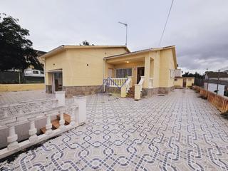 Haus in Nou Vendrell. Casa en venta en nou vendrell, 3 dormitorios.