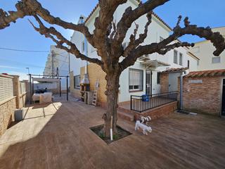 Casa adossada a Coma-ruga Platja. Casa adosada en venta en comarruga, 4 dormitorios.