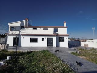Maison à Santa Oliva. Casa en venta en les pedreres, 5 dormitorios.