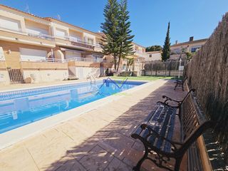 Casa adossada a Sant Jaume dels Domenys. Casa adosada en venta en el papagai, 4 dormitorios.