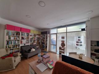 Location Local commercial  Sòcrates. Alquiler de local sant andreu