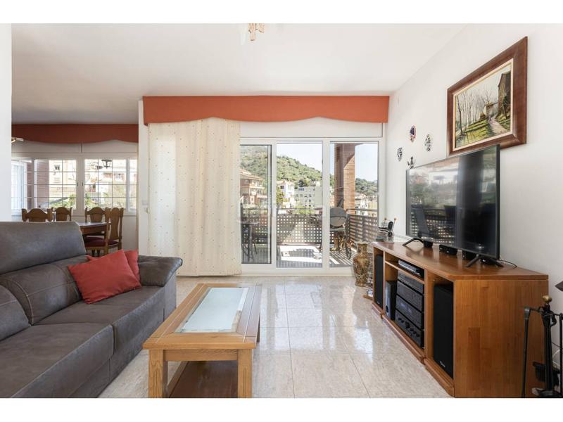 Foto fa846d54-a3af-4be9-90d9-49f826590806. Casa amb calefacció a Sant Genís dels Agudells Barcelona