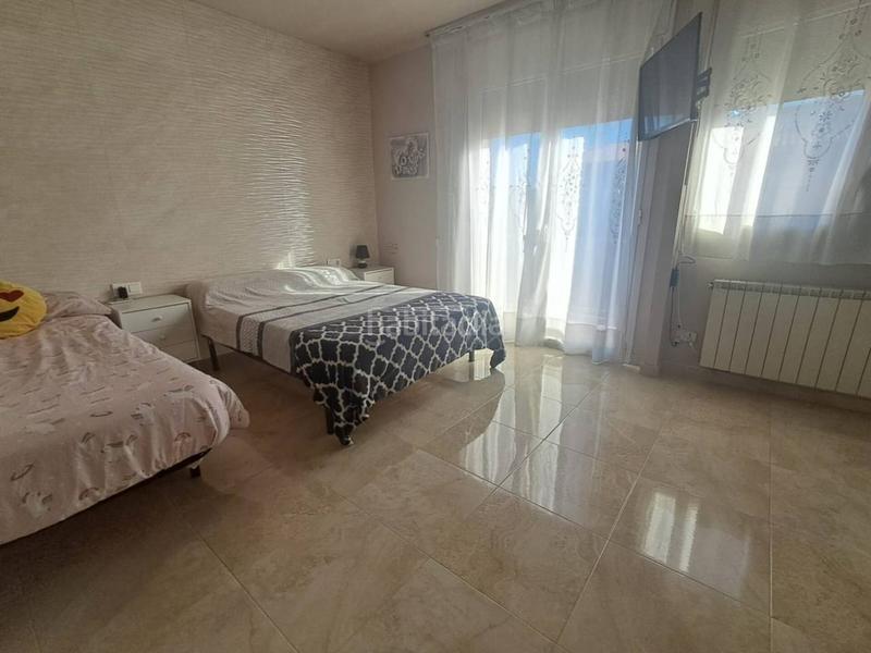 Foto 129988c0-69f8-42f3-ad57-8635eced0b25. Haus mit heizung parking in Abrera