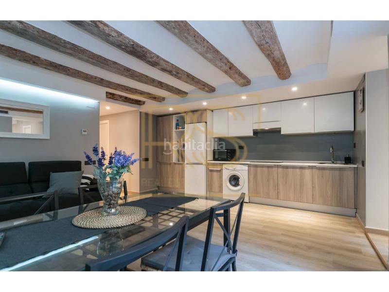 Foto 7d8cb2e7-016a-4b7b-b7db-219bef76c134. Affitto appartamento in carretes 21 in Raval Barcelona