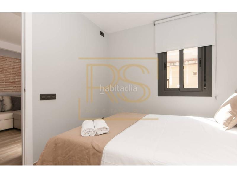 Foto ca566f37-05f3-4e70-8d75-42e79fcdf6e4. Alquiler piso en carretes 21 piso de 3 habitaciones ciutat vella en Barcelona